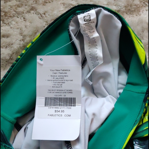 NWT Palm print yogi capris - Picture 5 of 5